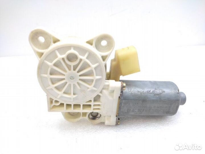 Моторчик стеклоподъемника передний правый