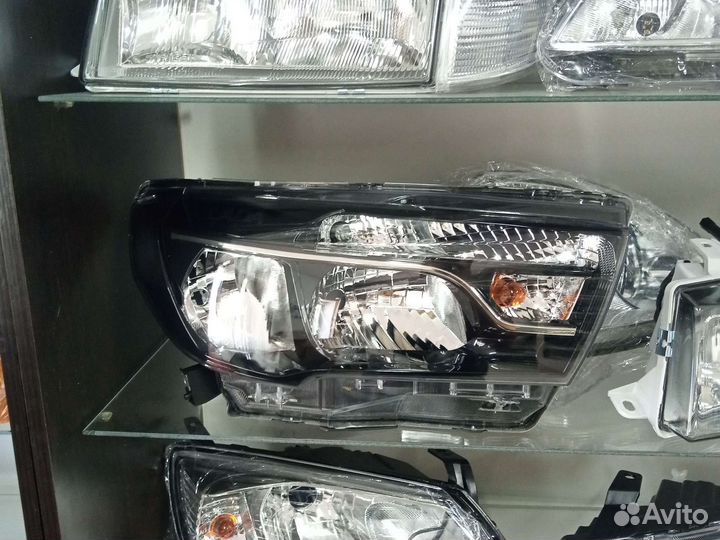 Передняя правая фара лада Веста