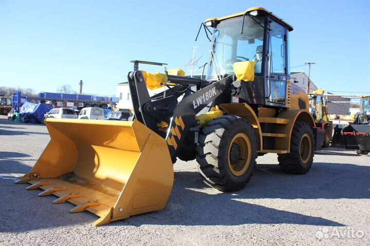 Фронтальный погрузчик XCMG LW180K, 2023