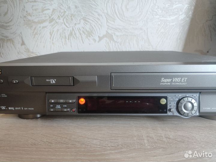 Винтажный видеомагнитофон JVC SR-VS30