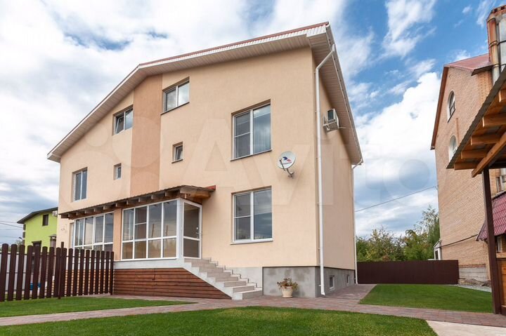 Дом 180 м² на участке 4 сот.