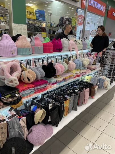 Продавец консультант очки шапки