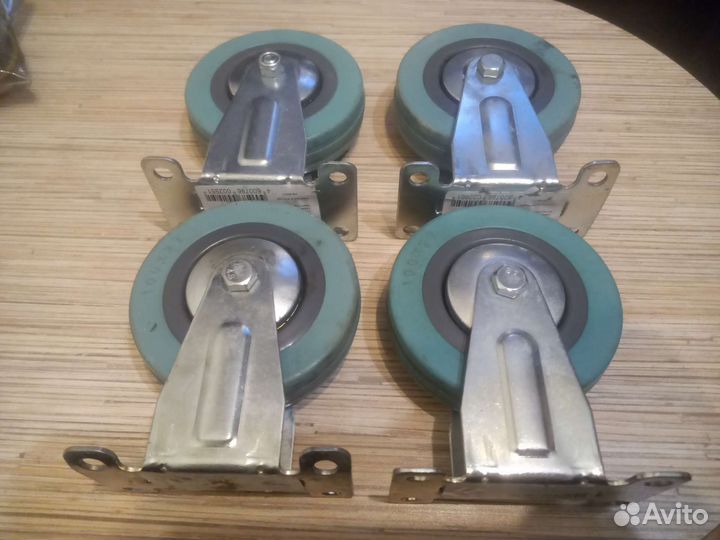 Колеса диаметром 100 мм. На втулке