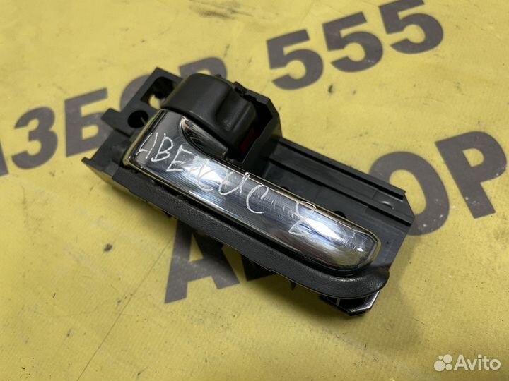 Ручка передняя левая внутренняя Toyota Avensis 2