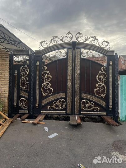 Кованные ворота для частного дома