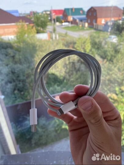 Зарядка на iPhone провод