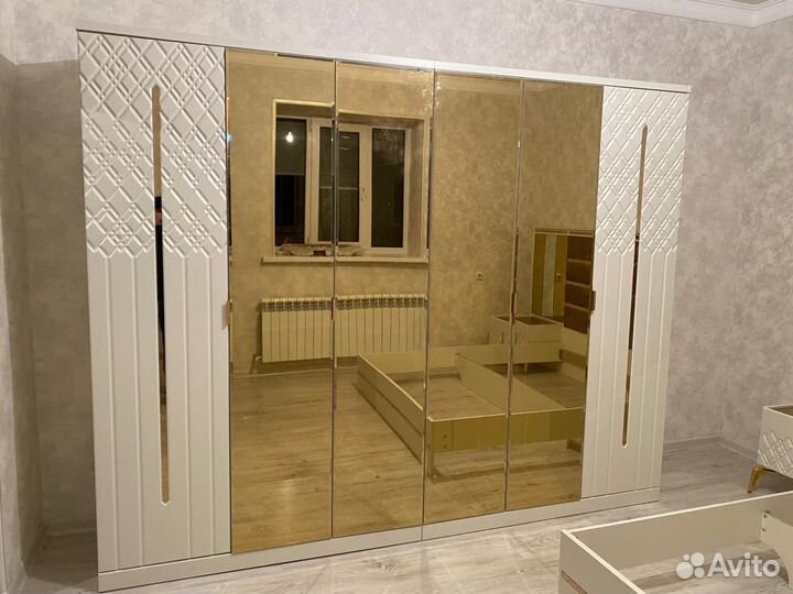 Спальный гарнитур