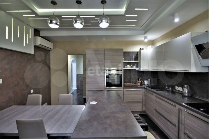 4-к. квартира, 98 м², 4/22 эт.