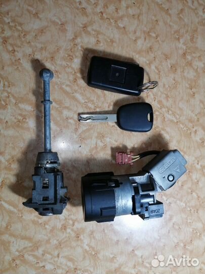 Замок зажигания 2 ключа личинка двери пежо 308
