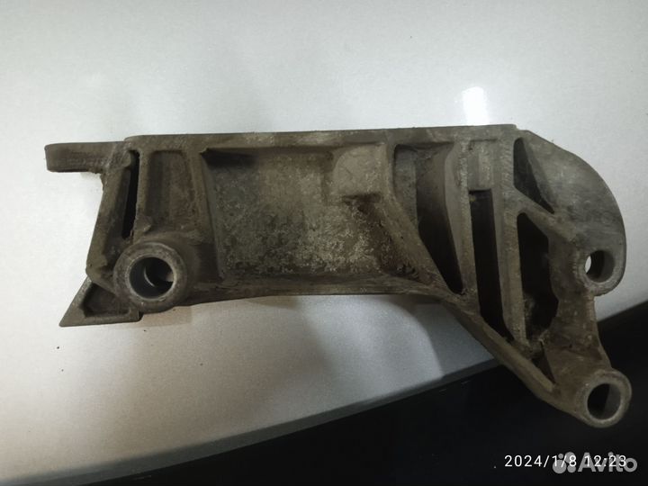 Кронштейн подушки двигателя Опель Вектра С. Z22YH