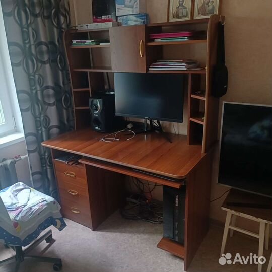 Компьютерный стол