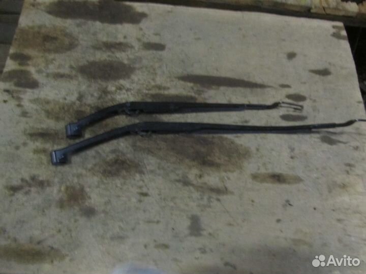 Поводок стеклоочистителя передний Kia Ceed