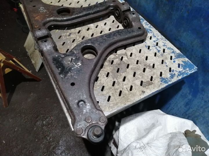 Рычаг передний нижний Opel Astra H