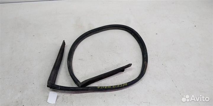 Резинка капота с шахты Audi A6 C4 94-97г