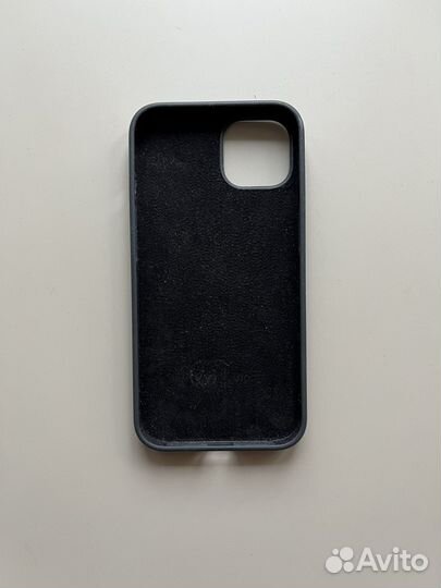 Чехлы для iPhone 13