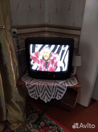 Телевизор мб.диагональ 37