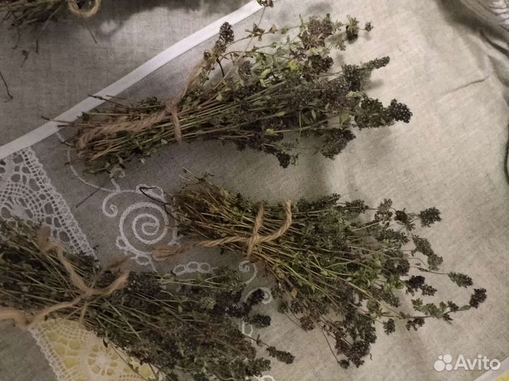 Чабрец, зверобой, в чай, сушеный.Вкусно и полезно