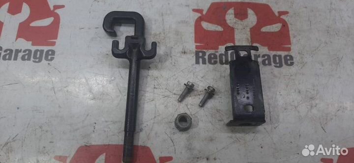 Крюк буксировочный передний правый Jeep Grand