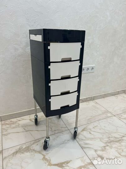 Тележка парикмахерская