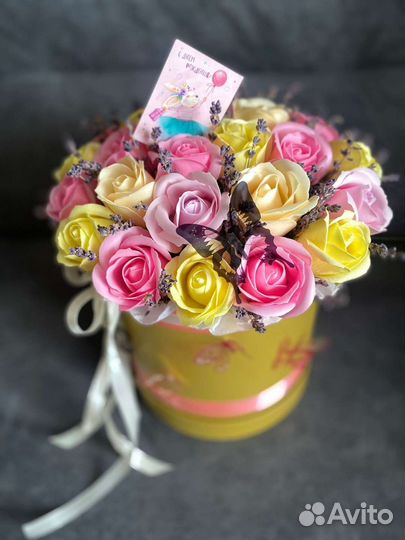 Букет из мыльных роз и лаванды