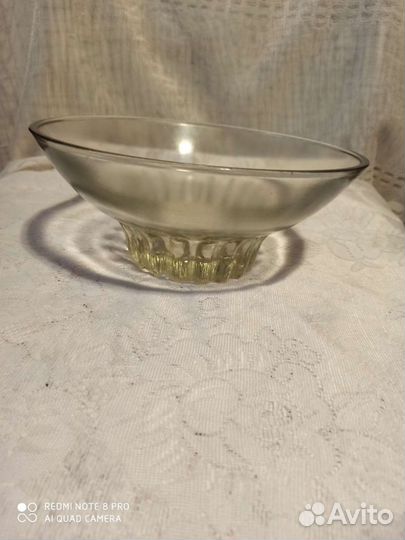 Салатницы стеклянные и столовые вилки, ложки СССР