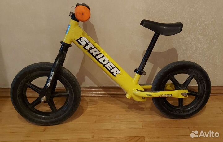 Беговел снегокат strider с лыжами