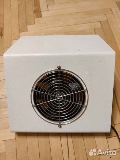 Вытяжка маникюрная настольная Emil