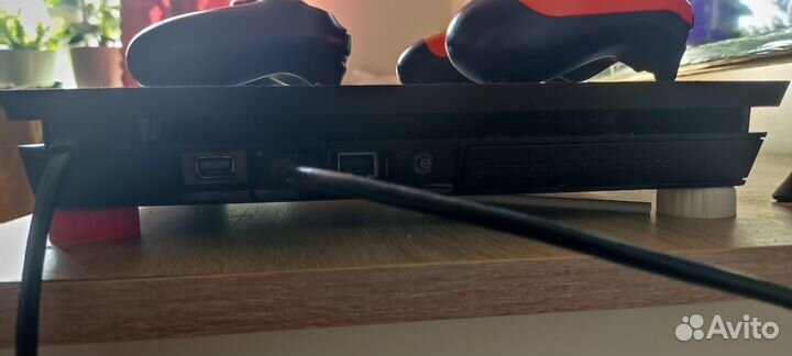 Sony PS4 Slim 1tb + 2 геймпада