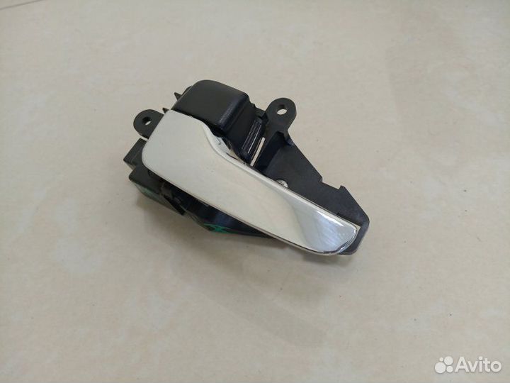 Ручка двери внутренняя левая Mitsubishi Lancer CY