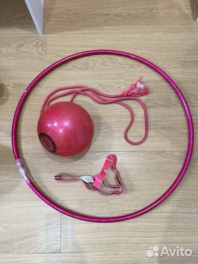Обруч и мяч для художественной гимнастики