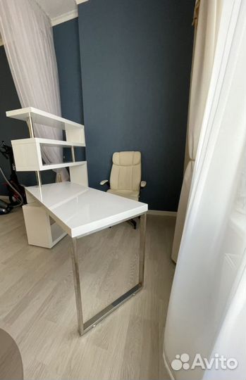 Письменный стол белый