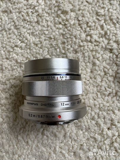 Объектив Olympus ED 12mm f2.0 c блендой lh-48