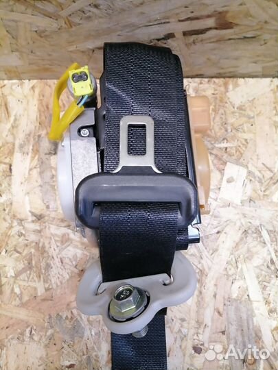 Ремень безопасности правый Mazda CX-7