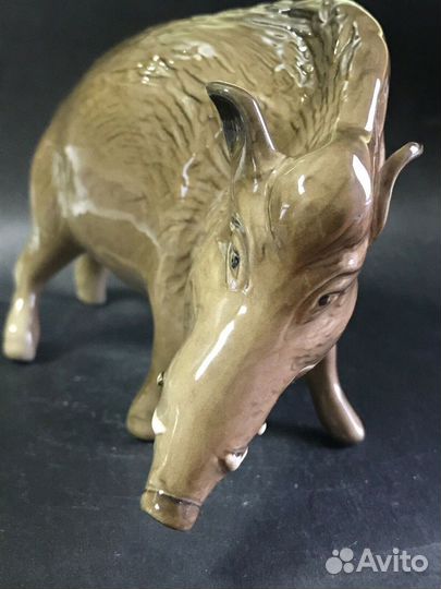 Кабан фарфоровая статуэтка