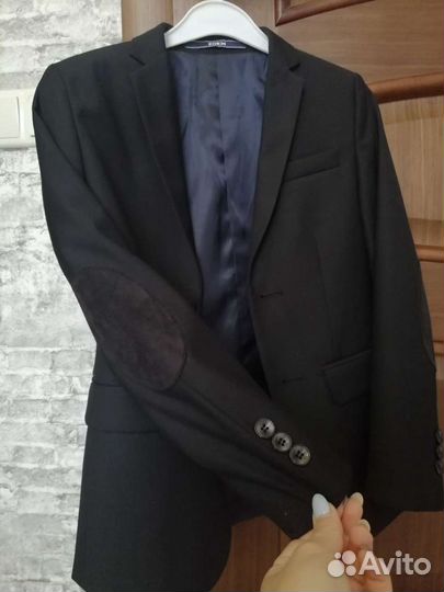 Школьный костюм черный тройка