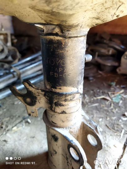 Стойка амортизатора