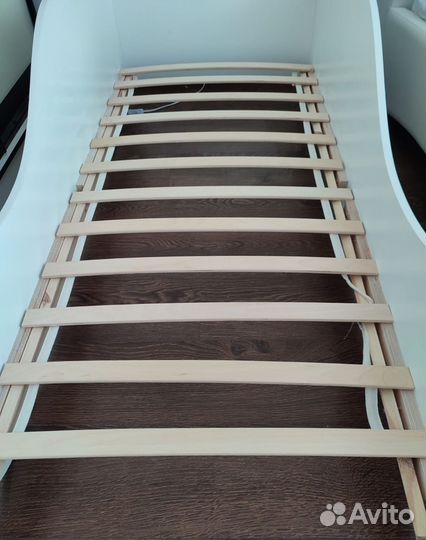 Детская кровать-машинка