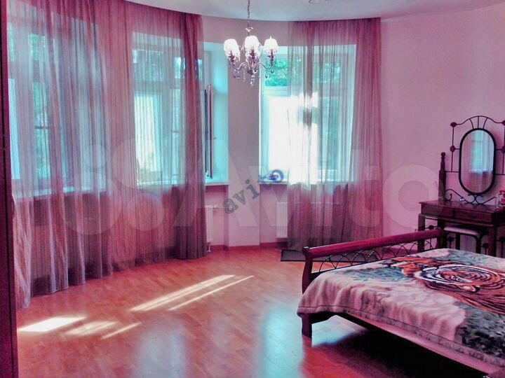 Коттедж 650 м² на участке 28 сот.