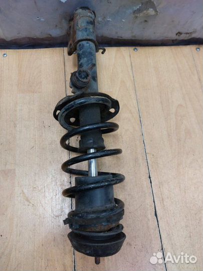 Стойка подвески передняя правая Opel Meriva A