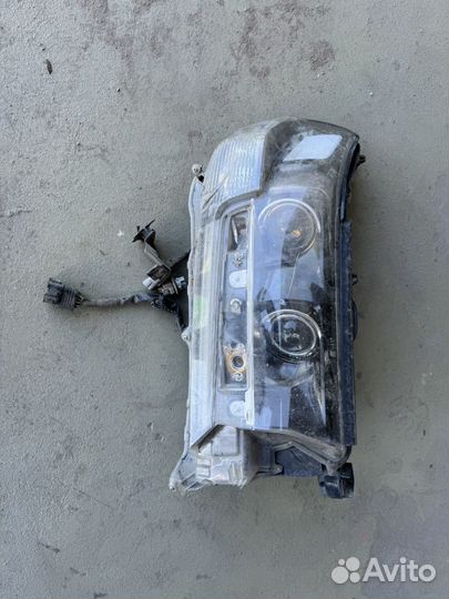 Правая фара toyota land cruiser 200 2 рестайлинг