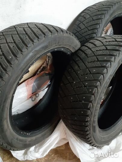 Goodyear UltraGrip Ice 215/50 R17