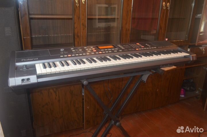 Roland EXR-7S синтезатор с секвенсором и акустикой