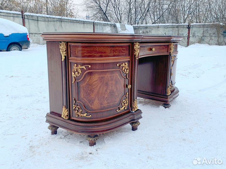 Письменный стол