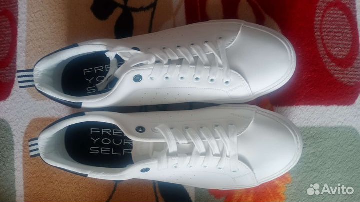 Кроссовки мужские 43 размера новые