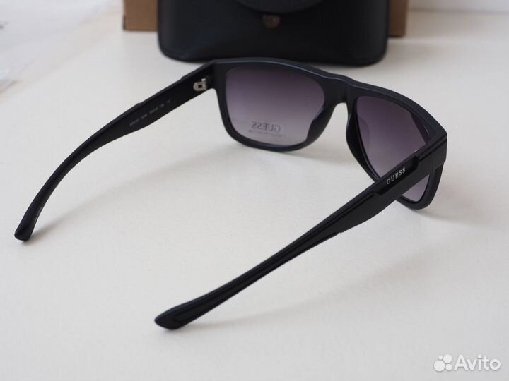 Очки солнцезащитные Guess новые