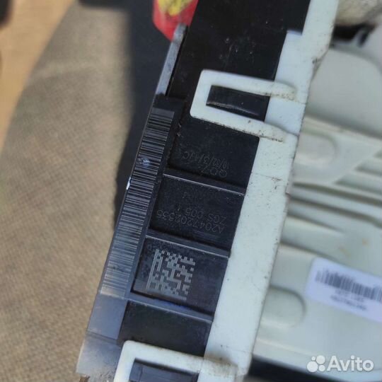 Замок передней левой двери Mercedes W207