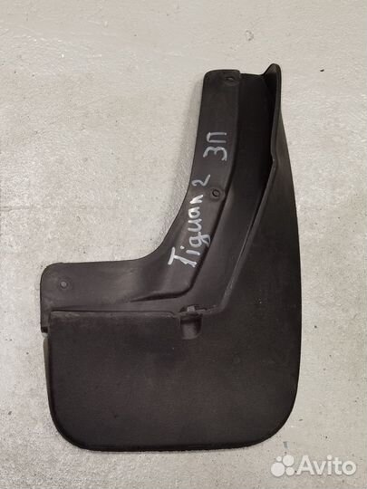 Брызговик задний правый VW Tiguan 2