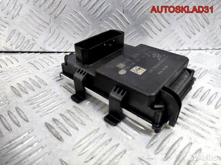 Блок управления бензонасосом Opel Astra J 20867260