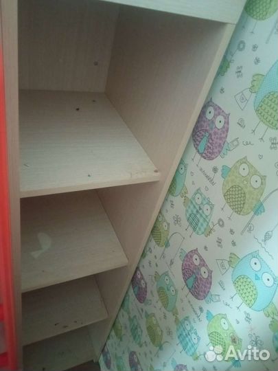 Детская кровать чердак со столом и шкафом