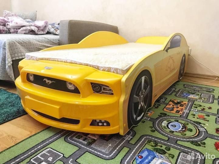 Детская кровать машина